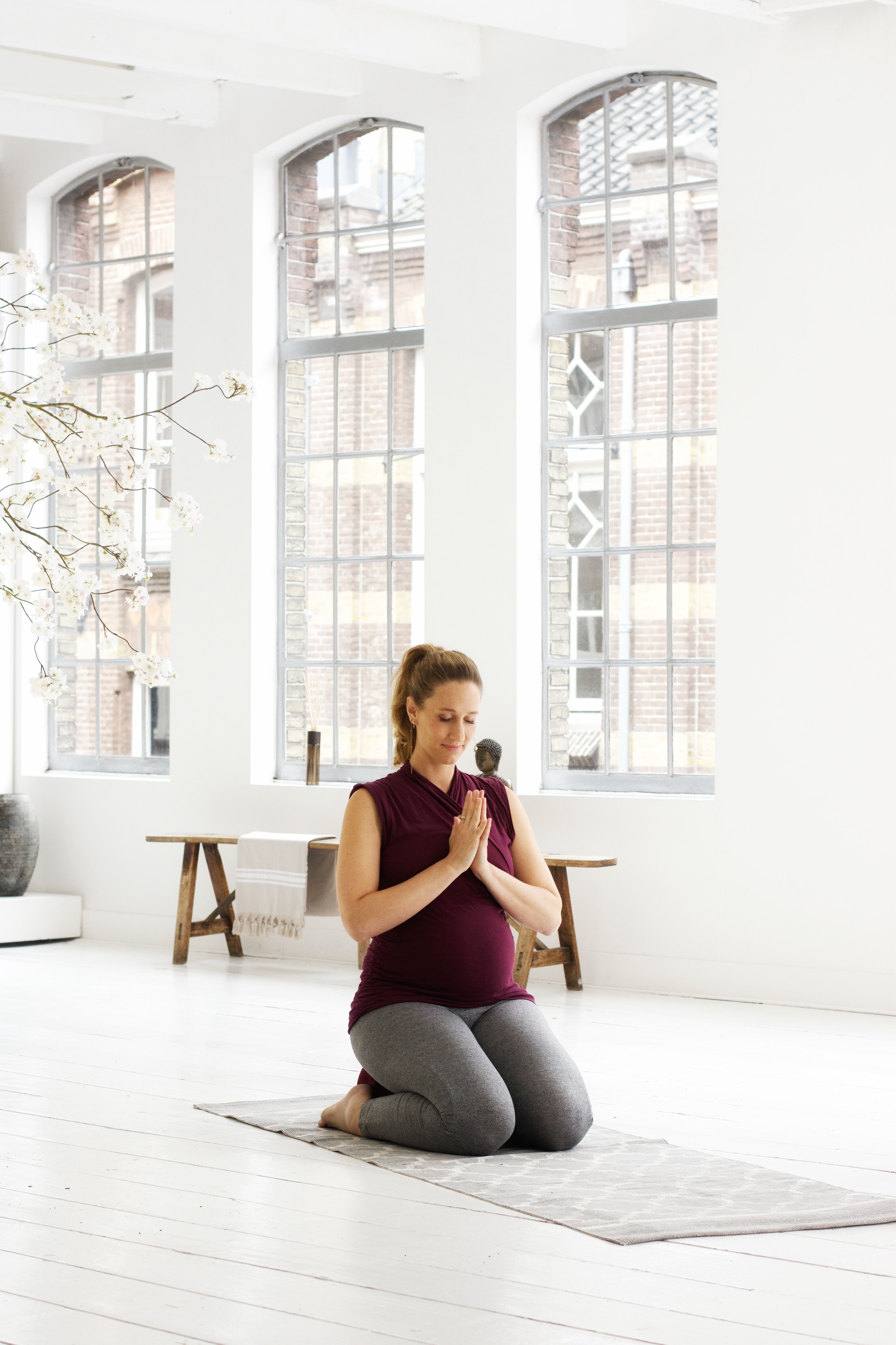 Verwacht je een baby? Probeer deze zwangerschapsyoga & meditaties 